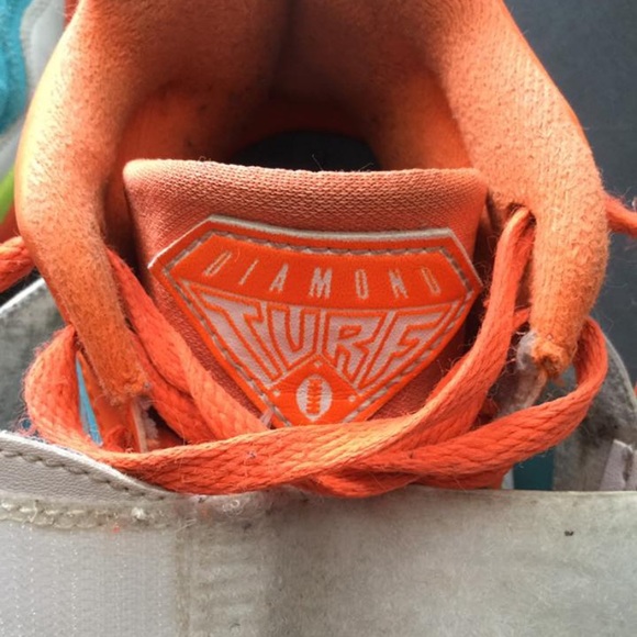 Nike Air Diamond Turf Sneakers. Velcro and lace size 7 Youth - Picture 4 of 6